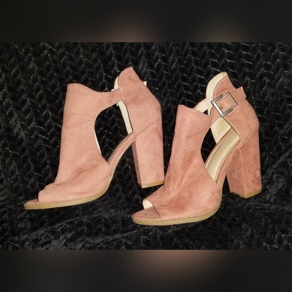 Women's WILD DIVA Lounge Retro Shoes Mauve Suede Chunky Block Heels Ankle Strap